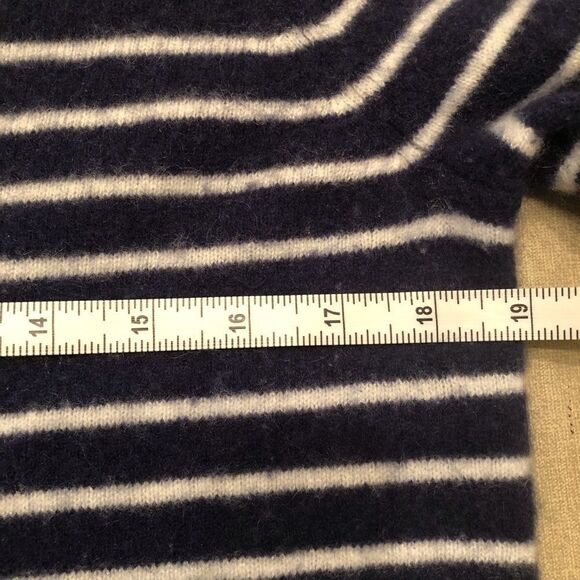 Halogen 100% Cashmere Long Sleeve Blue and White V-Neck Sweater - Picture 6 of 8